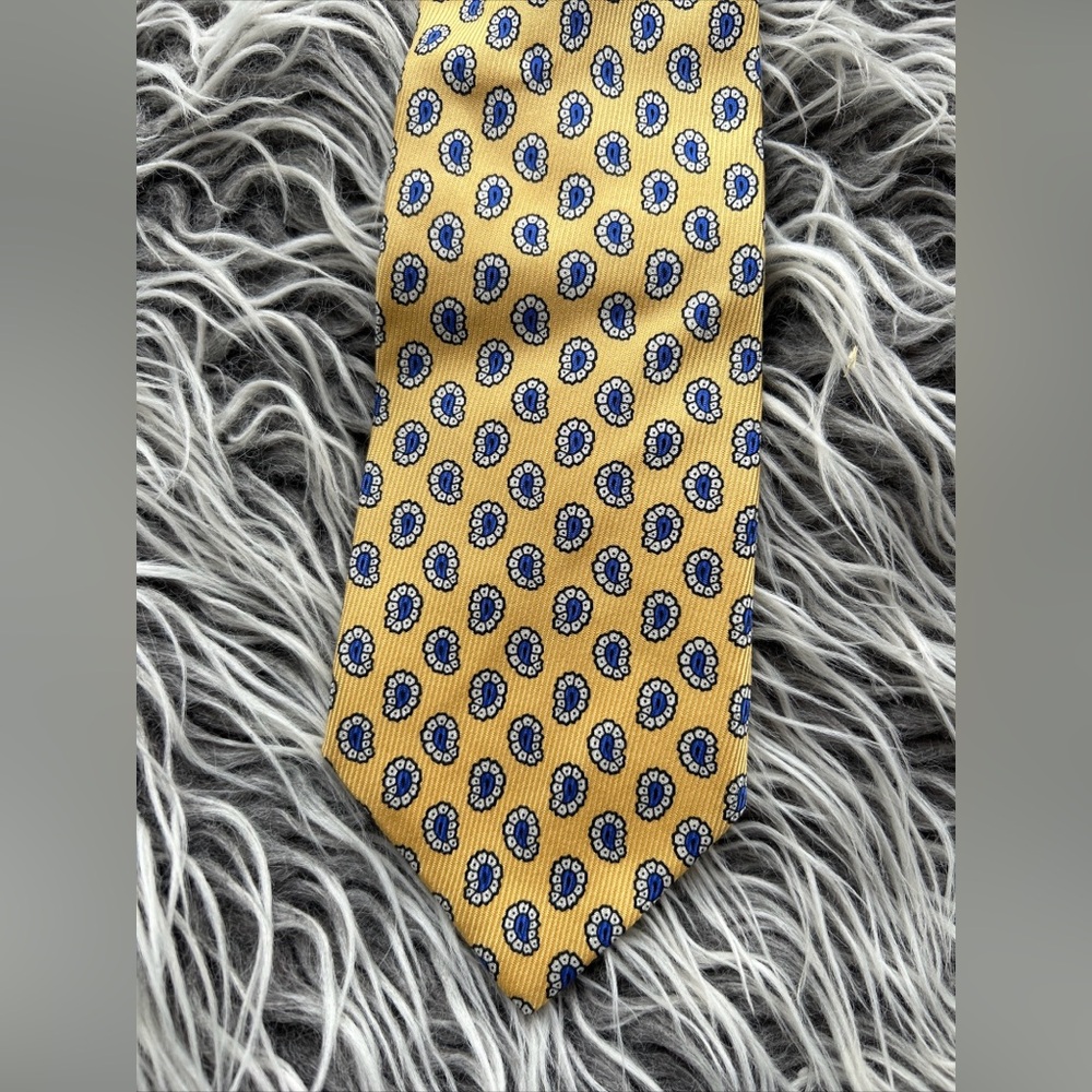 Brooks Brothers  Silk Necktie 57x3.5 Yellow Blue

Excellent condition